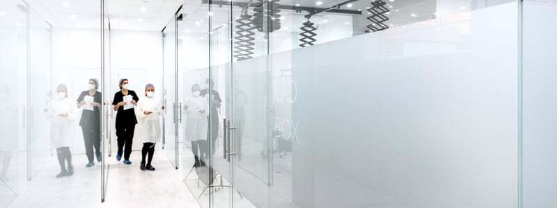 R&H Dental Marbella reception and waiting area