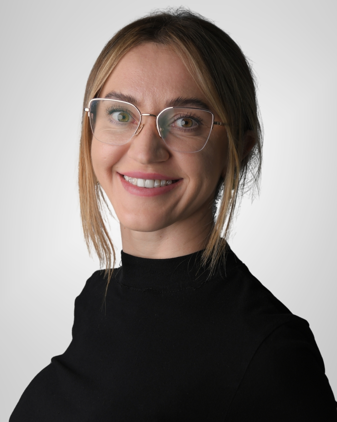 Tetiana, del equipo de R&H Dental
