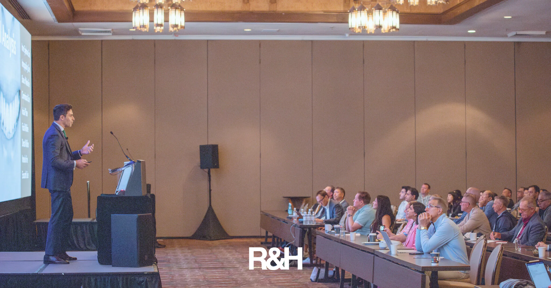 Dr Bruno Pereira lecturing cosmetic dentists on dental aesthetics