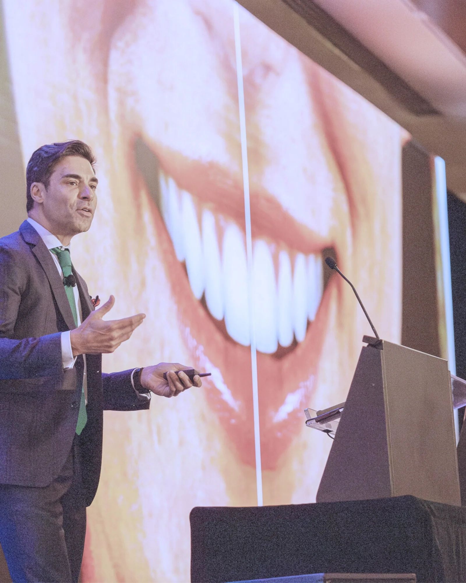 Dr Bruno Pereira teaching cosmetic dentists about aesthetic planning