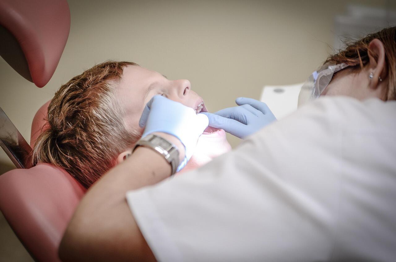 Restauración dental con empaste